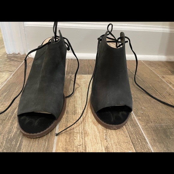 Nine west open toe ankle boots, leather strap with wooden heels - Picture 2 of 6